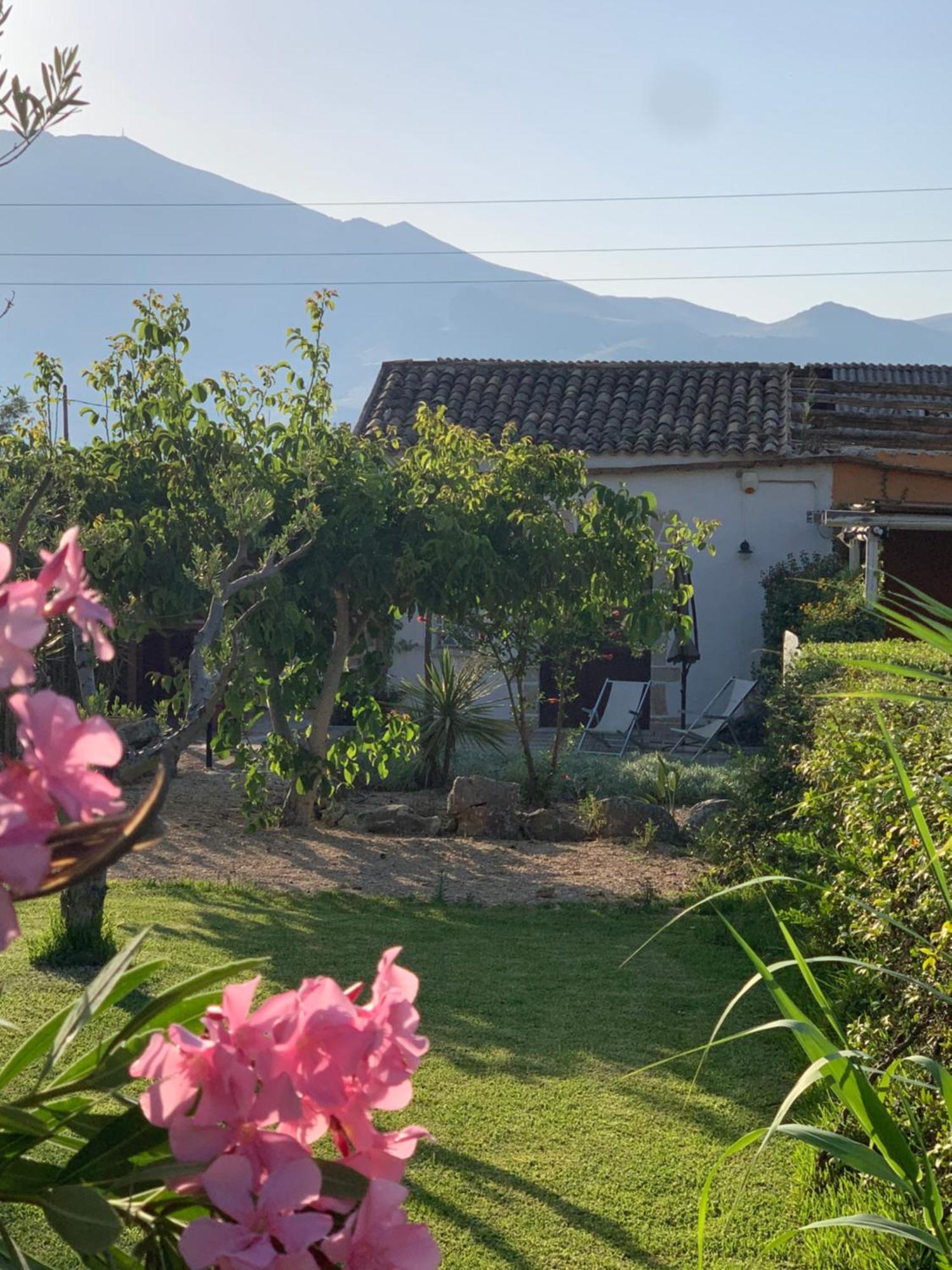 Lovely Cottage كاستيلاّماري ديل غو المظهر الخارجي الصورة